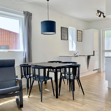 Apartment Spacious For 6